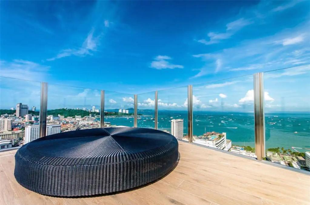 Central Pattaya - Sea View Large Balcony Condo With Infinity Pool Exterior photo